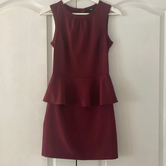 H&M pretty peplum style mulberry coloured dress SIZE 4 - Picture 1 of 12